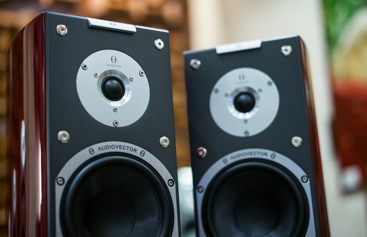 How To Choose The Right Speakers: A Guide